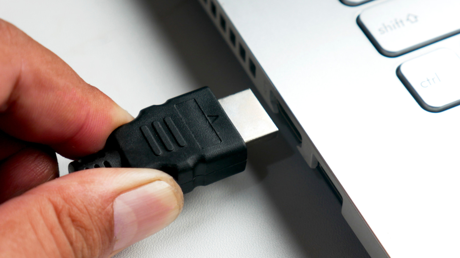 Почему на некоторых ноутбуках нет портов HDMI