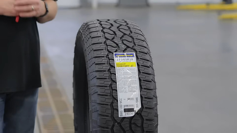 На выставке представлена ​​шина Goodyear Wrangler Territory AT.