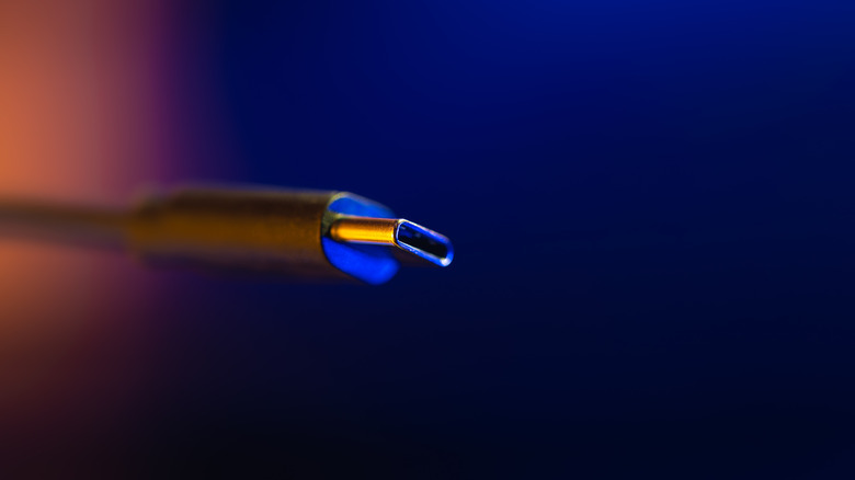 Разъем USB-C крупным планом