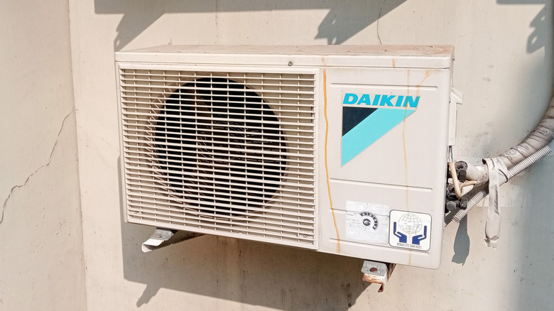 Кондиционер Daikin, установленный на внешней стене