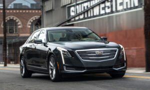 Является ли Cadillac CT6 2020 года стоимостью менее 30 тысяч долларов роскошным автомобилем?