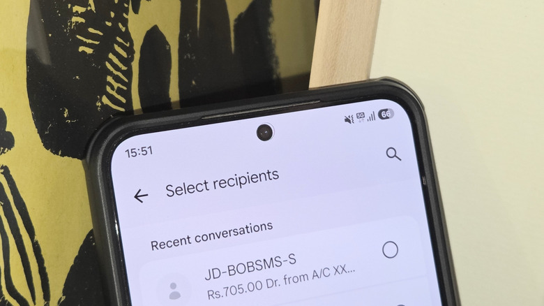 Меню «Поделиться» в приложении «Сообщения Google» на Android.