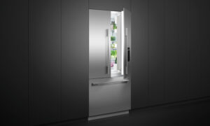 Кому принадлежат холодильники Fisher & Paykel и где они производятся?