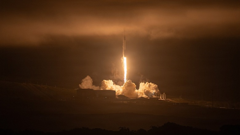 Миссия SpaceX Transporter 17 с тремя спутниками FireSat стартовала