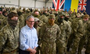 Стармер покидает Бёрнем с огромным счетом за защиту. Но почему военная лихорадка?