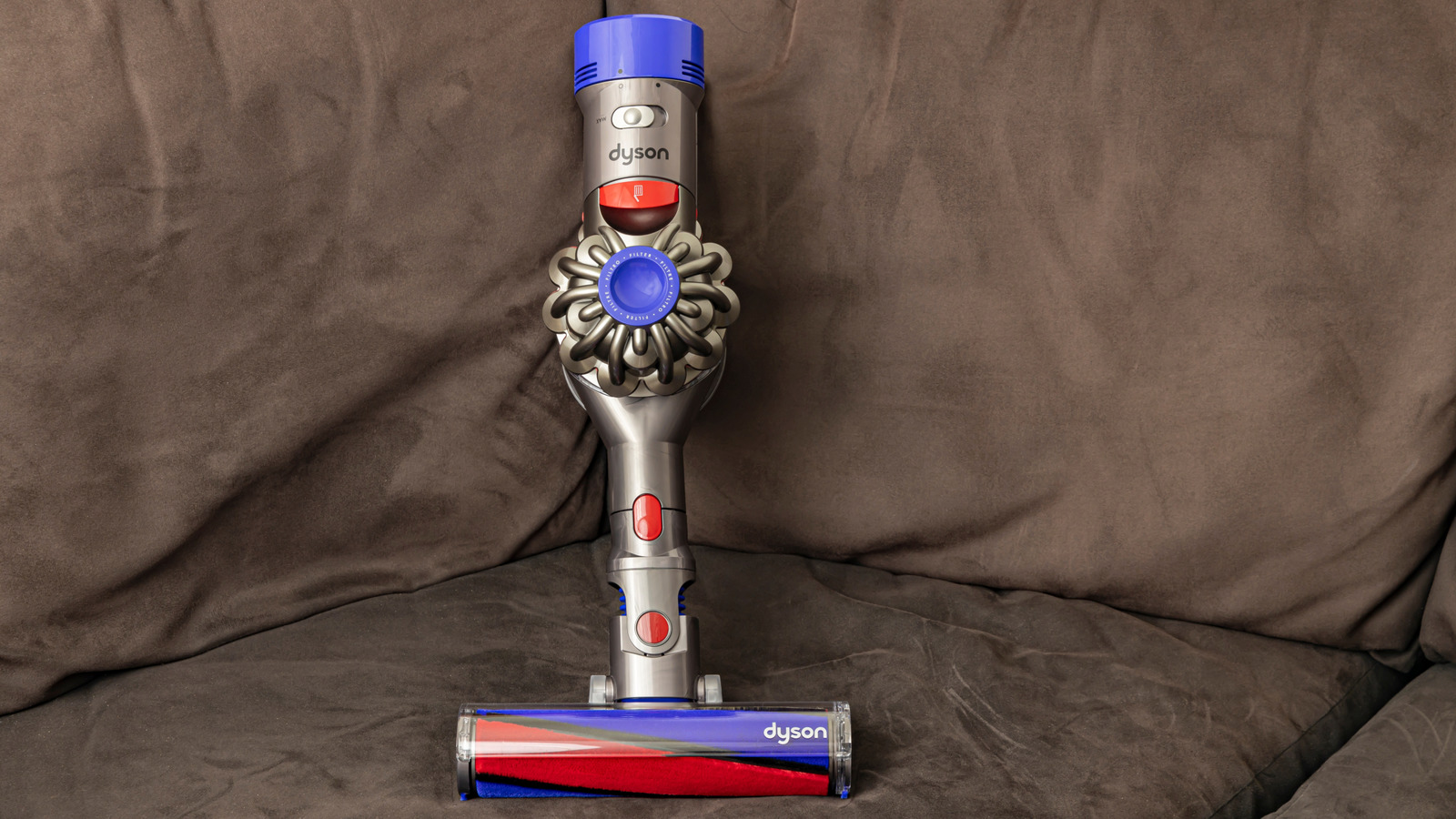 Dyson V8 против V6: в чем разница между этими пылесосами?