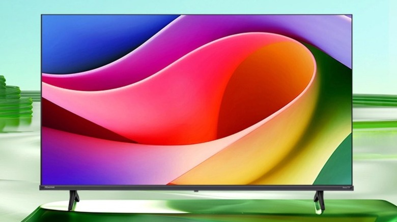 Hisense 32-дюймовый Hi-QLED Smart TV серии QD4 на дисплее