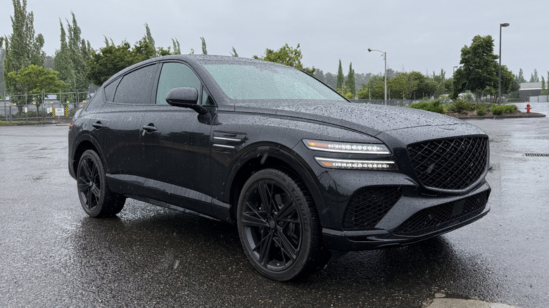 Вид спереди на Genesis GV80 Coupe Prestige Black
