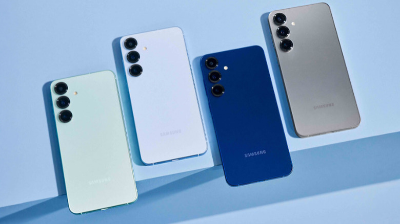 Устройства Samsung Galaxy S25 в разных цветах