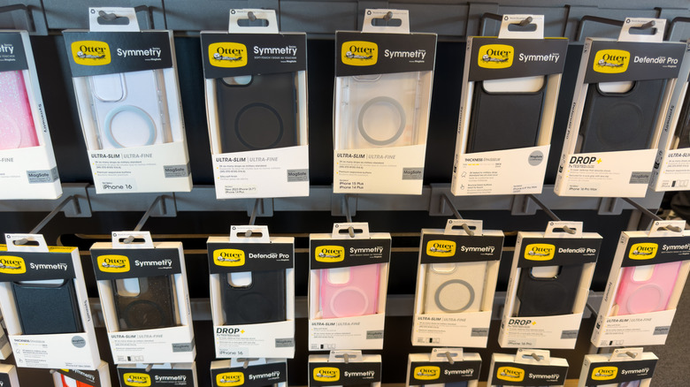 Чехлы для телефонов OtterBox на выставке