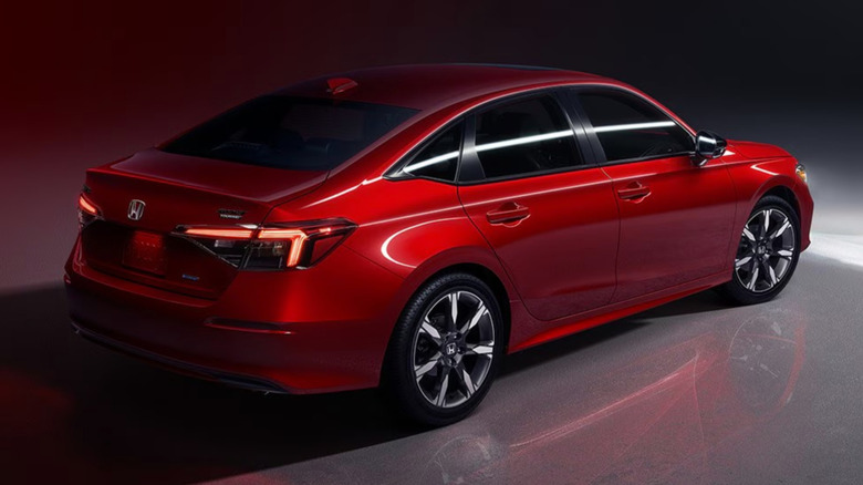 задняя часть красного цвета honda civic 2026 года