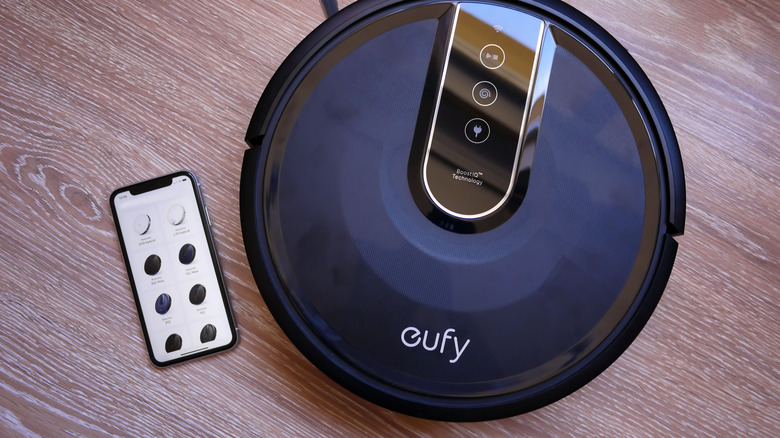 Робот-пылесос Eufy и сопутствующее приложение