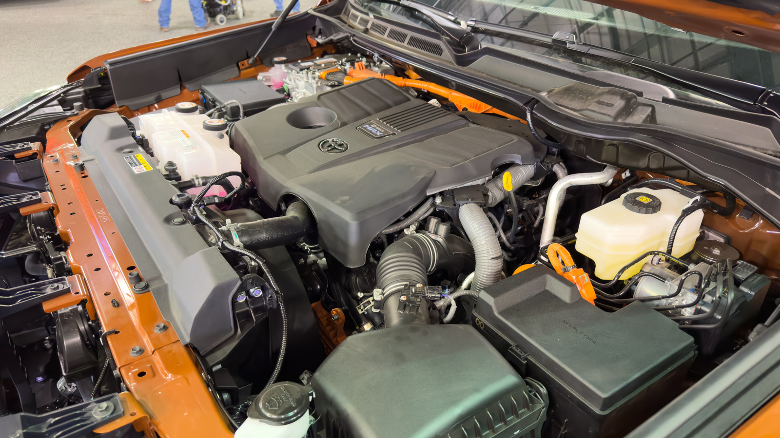 Toyota бьет молотком по отозванным двигателям V6, и есть веская причина, почему