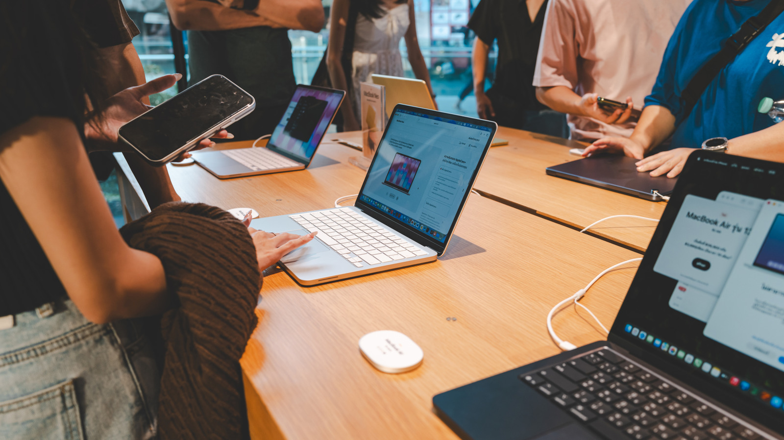 Dell XPS 13 против MacBook Neo: как сравниваются ноутбуки?