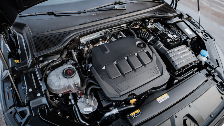 Моторный отсек Volkswagen Arteon