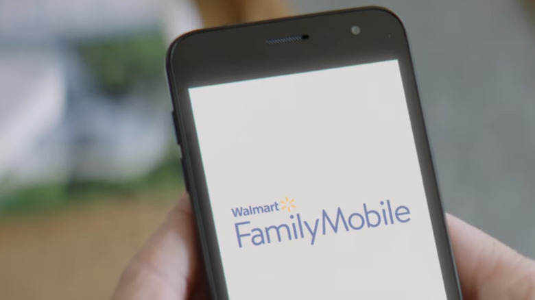 Телефон с логотипом Walmart Family Mobile