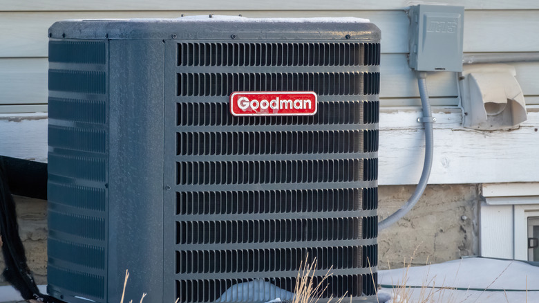 Кондиционер Goodman на открытом воздухе.