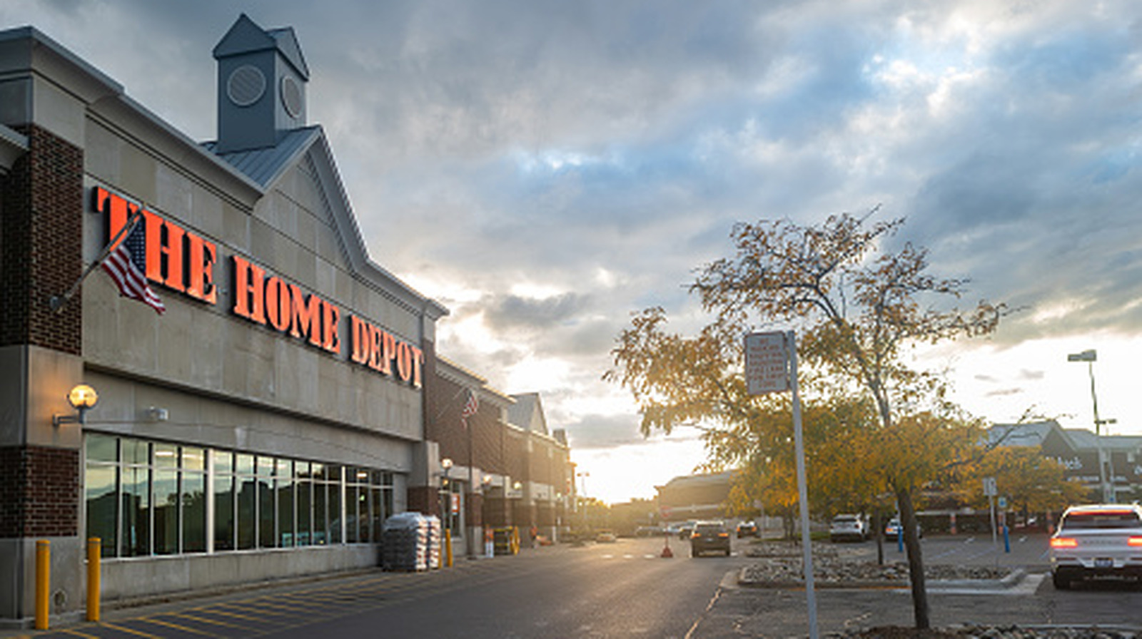 Да, Home Depot и Lowe’s имеют флоковые камеры на своих парковках — и вот почему