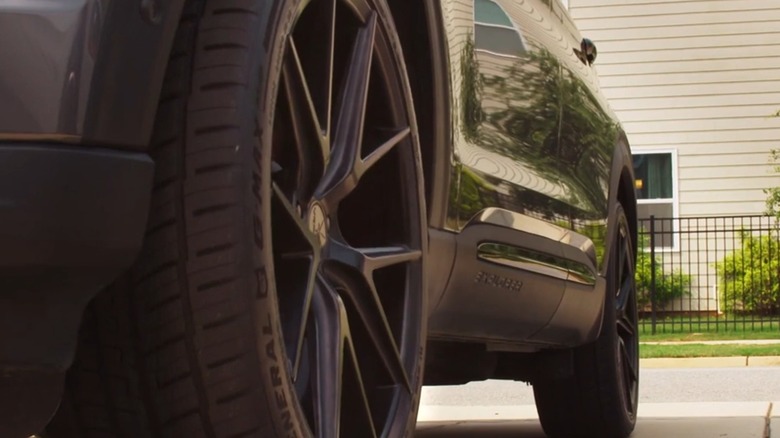 Автомобиль оснащен шинами General Tire.