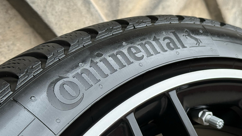 Шина Continental на диске.