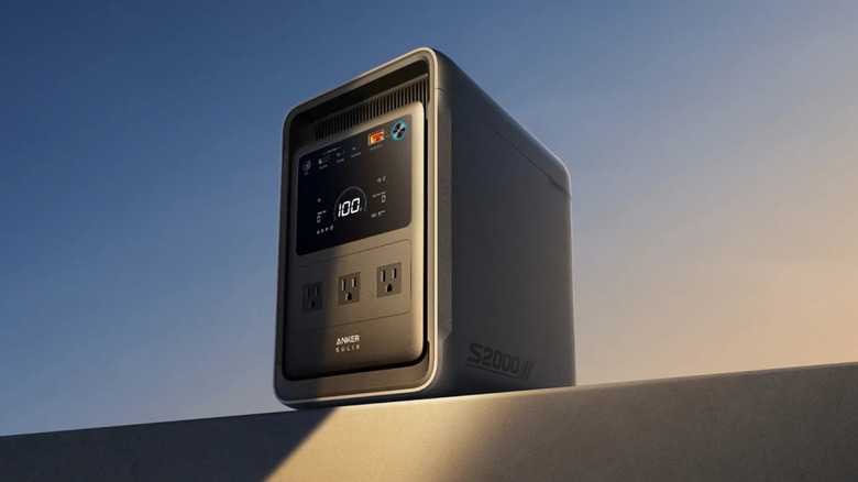Электростанция Anker Solix S2000