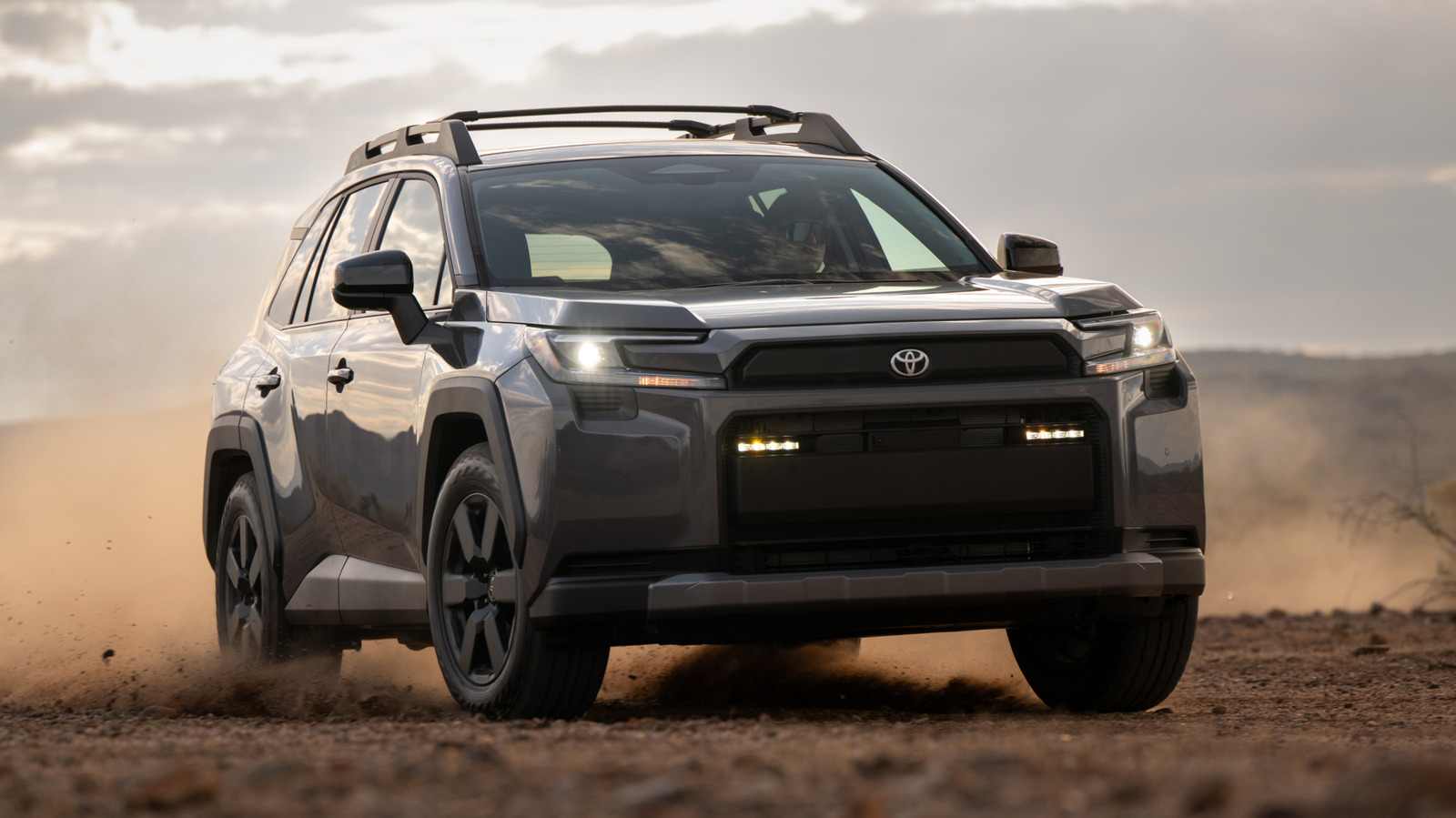 У дилеров Toyota возникла «действительно необычная» проблема с гибридным RAV4