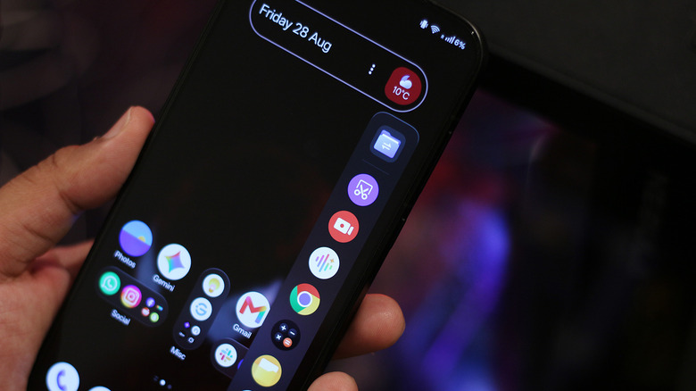 Умная боковая панель на телефоне OnePlus.