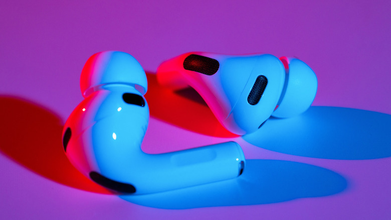 Изображение Apple AirPods 3 на красочном фоне