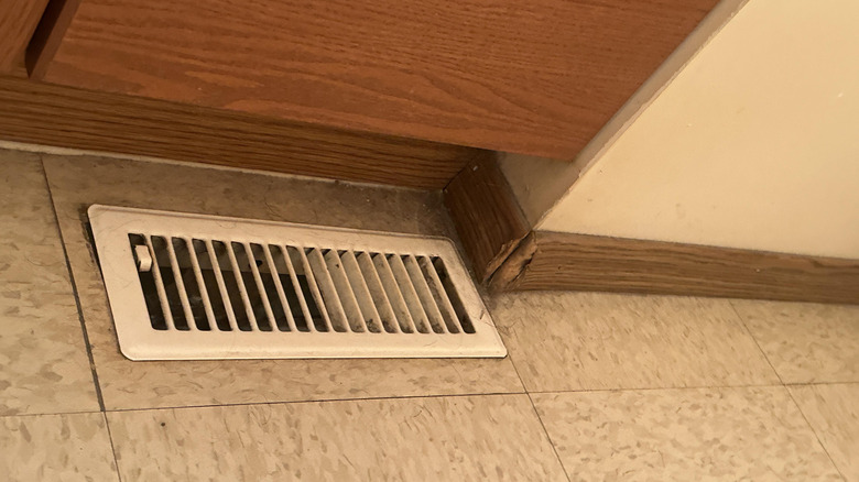 Вентиляция пола HVAC внутри дома