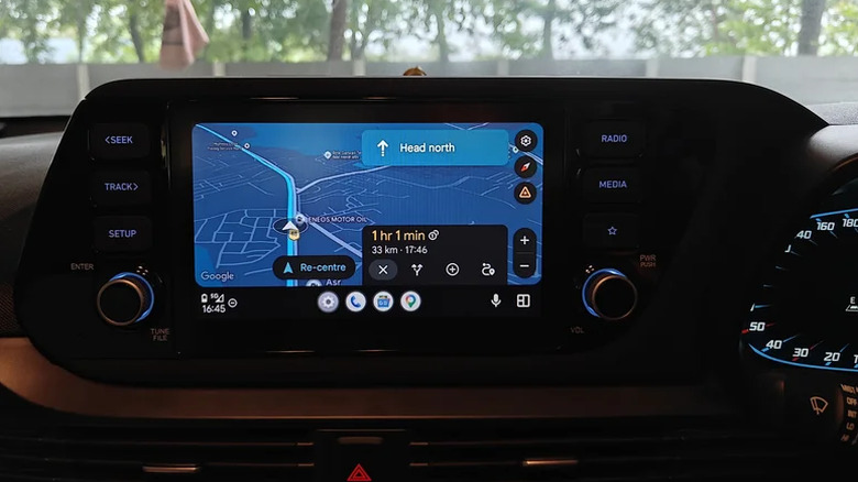 Дисплей информационно-развлекательной системы Hyundai i20 с автоматической навигацией Android
