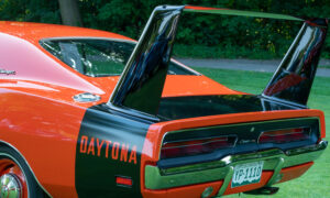 Почему у Dodge Charger Daytona 1969 года было такое массивное заднее антикрыло