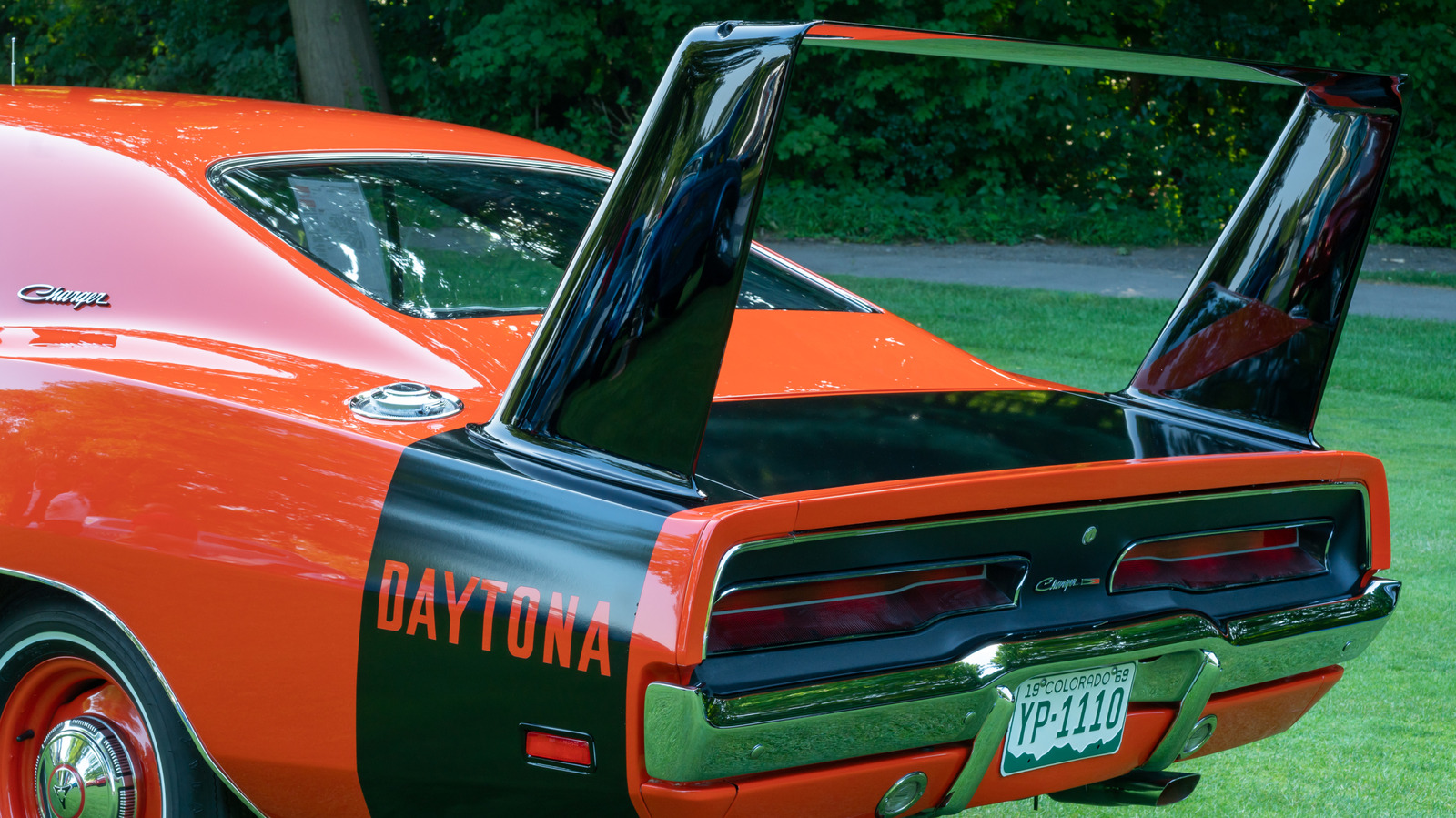 Почему у Dodge Charger Daytona 1969 года было такое массивное заднее антикрыло