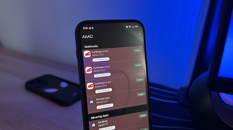 Приложение AAAD установлено на телефоне.