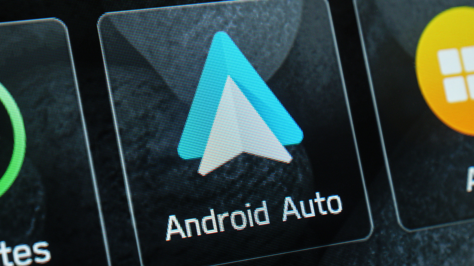 3 загруженных приложения, которые стоит установить на Android Auto
