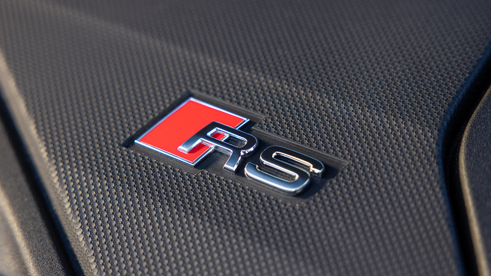 Каковы самые большие различия между моделями Audi RS и S?