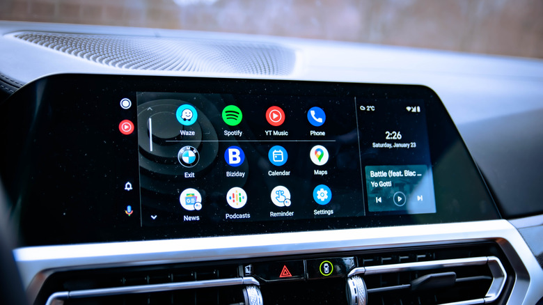 Android auto на экране неправильной формы
