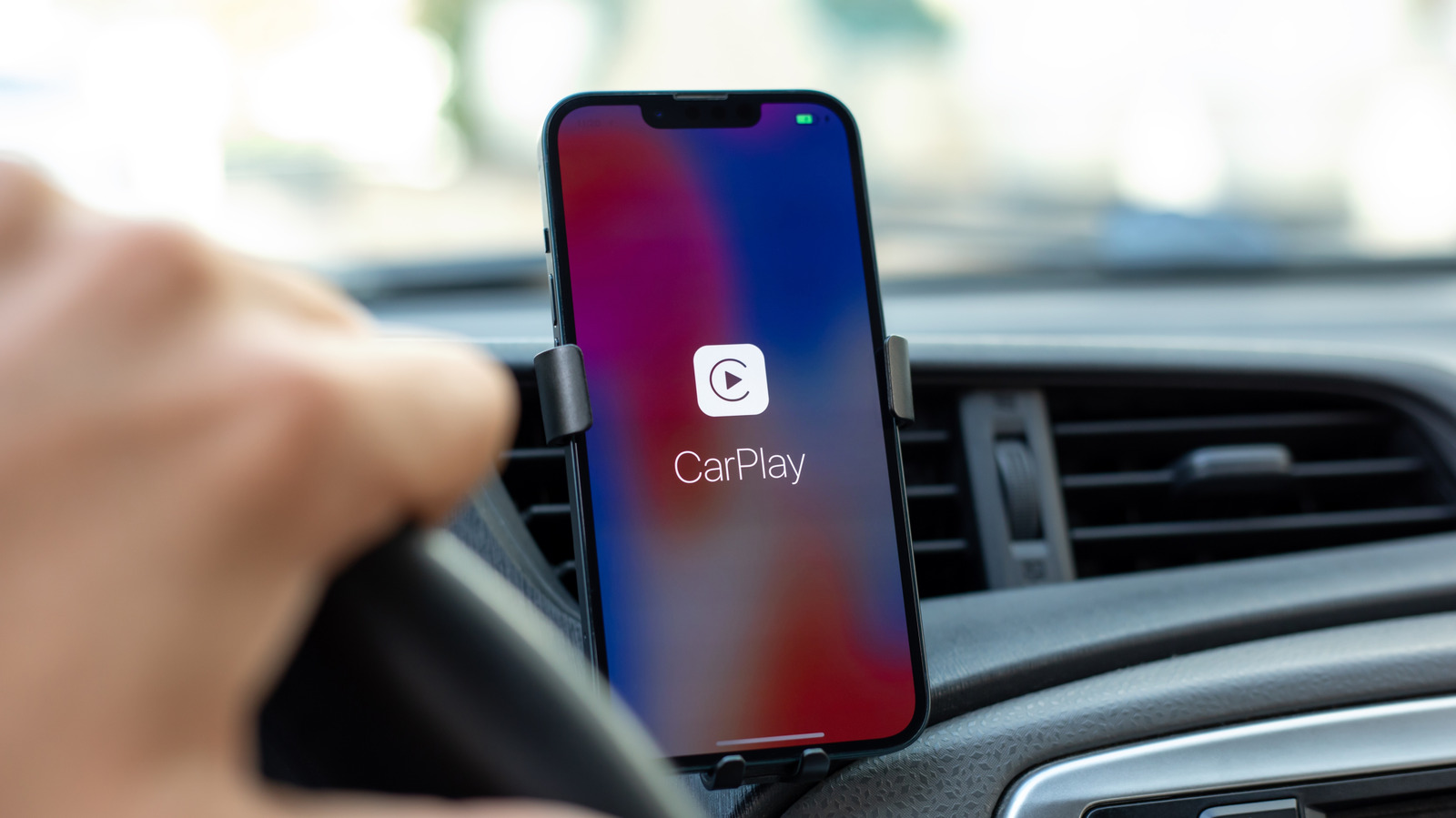 Почему Apple CarPlay разряжает батарею вашего iPhone