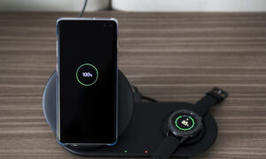 Когда лучше всего заряжать часы Samsung Galaxy Watch?