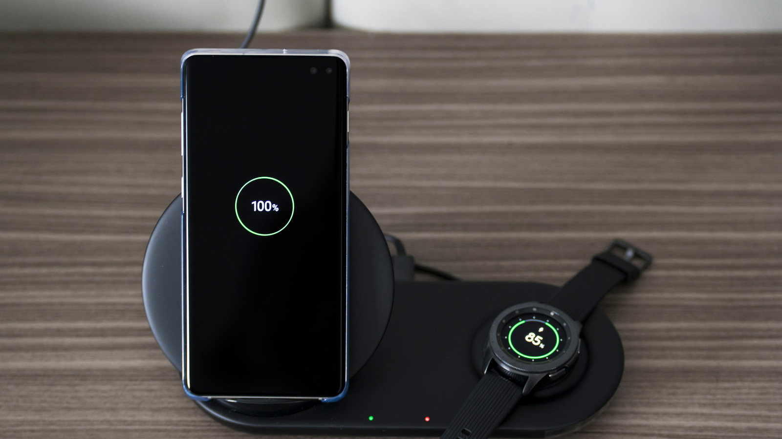 Когда лучше всего заряжать часы Samsung Galaxy Watch?