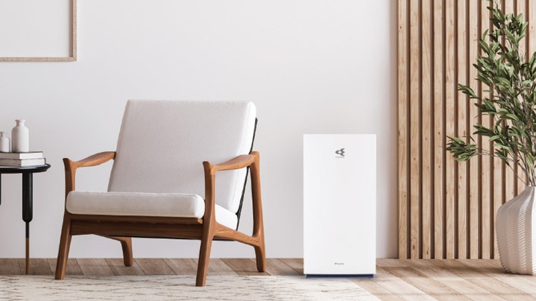 Очиститель воздуха Daikin в гостиной.