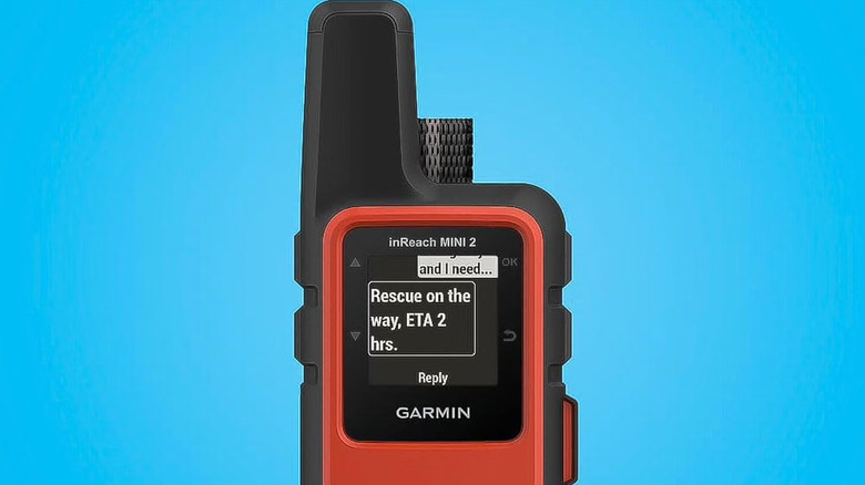 Garmin inReach mini 2 отображает сообщение SOS.