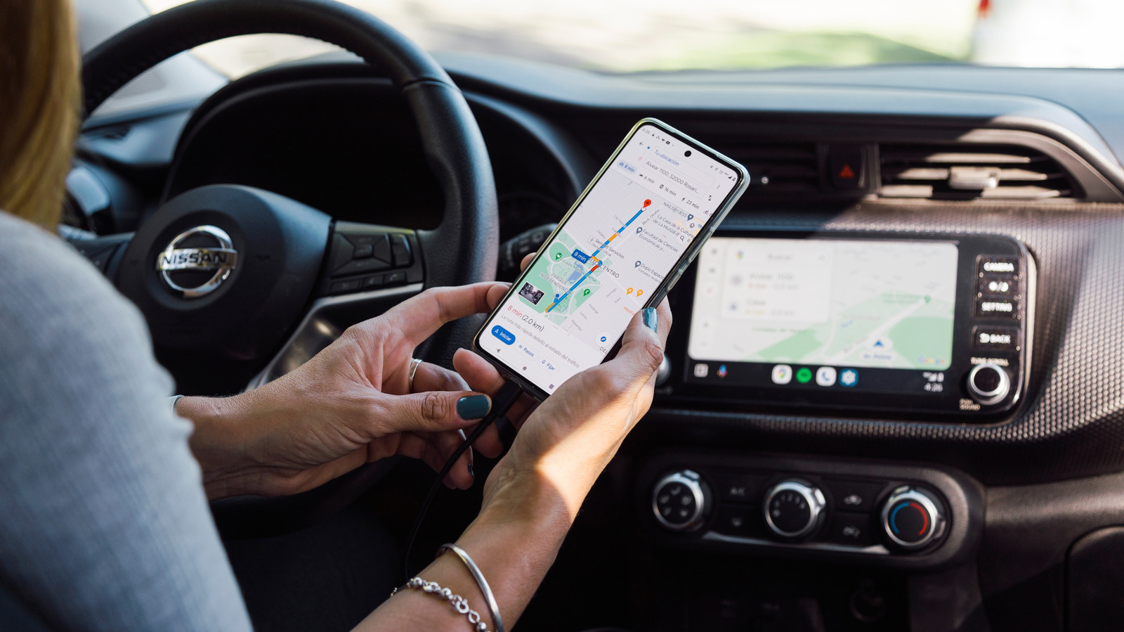 Почему проводная версия Android Auto все еще использует Bluetooth вашего телефона?