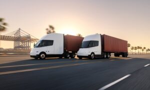 Tesla заключила сделку, которая поможет удвоить парк электрических полуприцепов в США