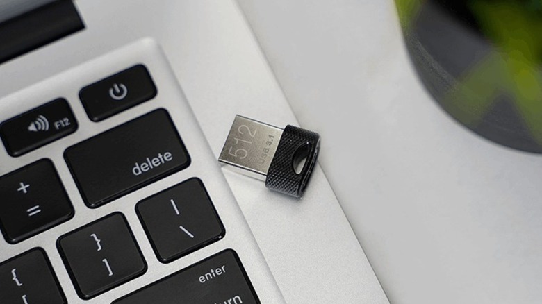Вариант флэш-накопителя PNY Elite-X Fit USB 3.1 емкостью 512 ГБ.