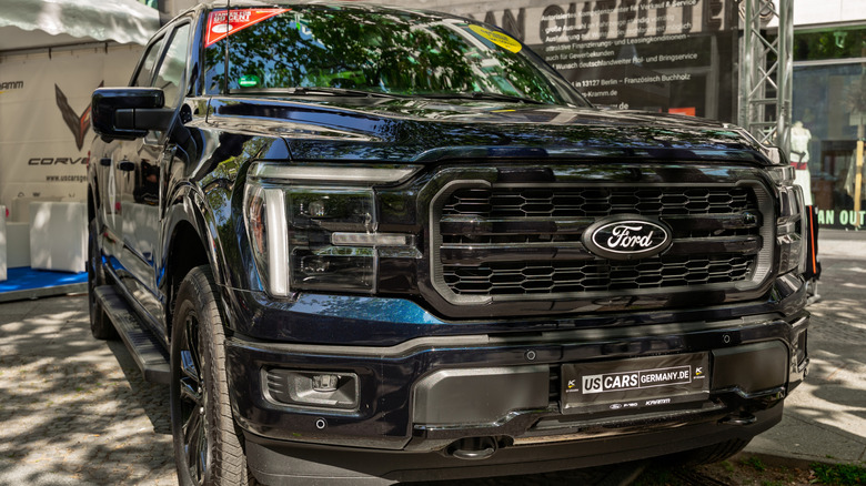 Полноразмерный пикап Ford F-150.