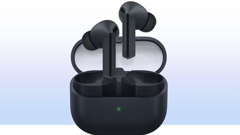 Samsung Galaxy Buds 3 FE на синем градиентном фоне