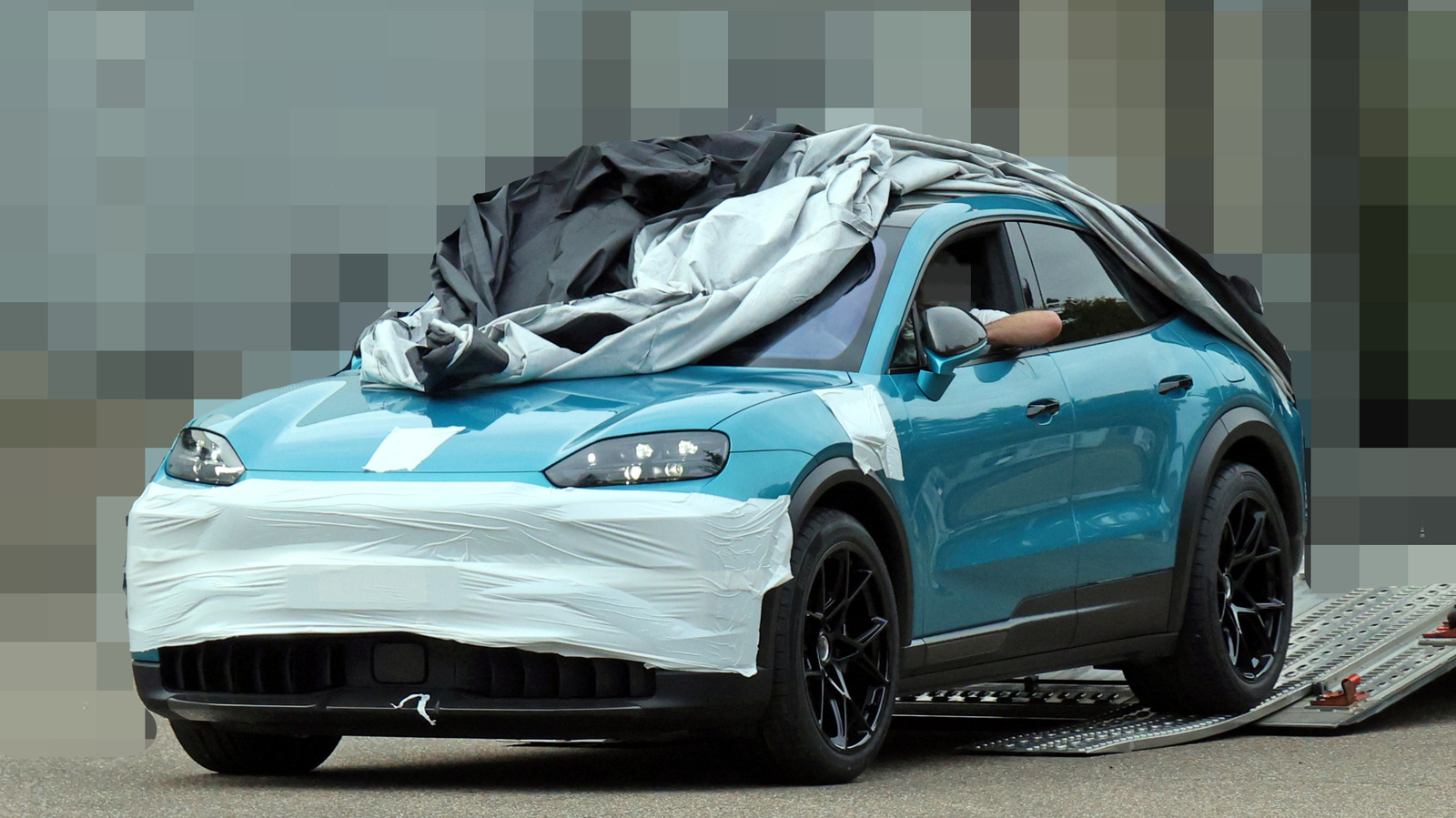 Porsche Cayenne Turbo GT Electric едва замаскирован, но насколько экстремальными они могут стать?