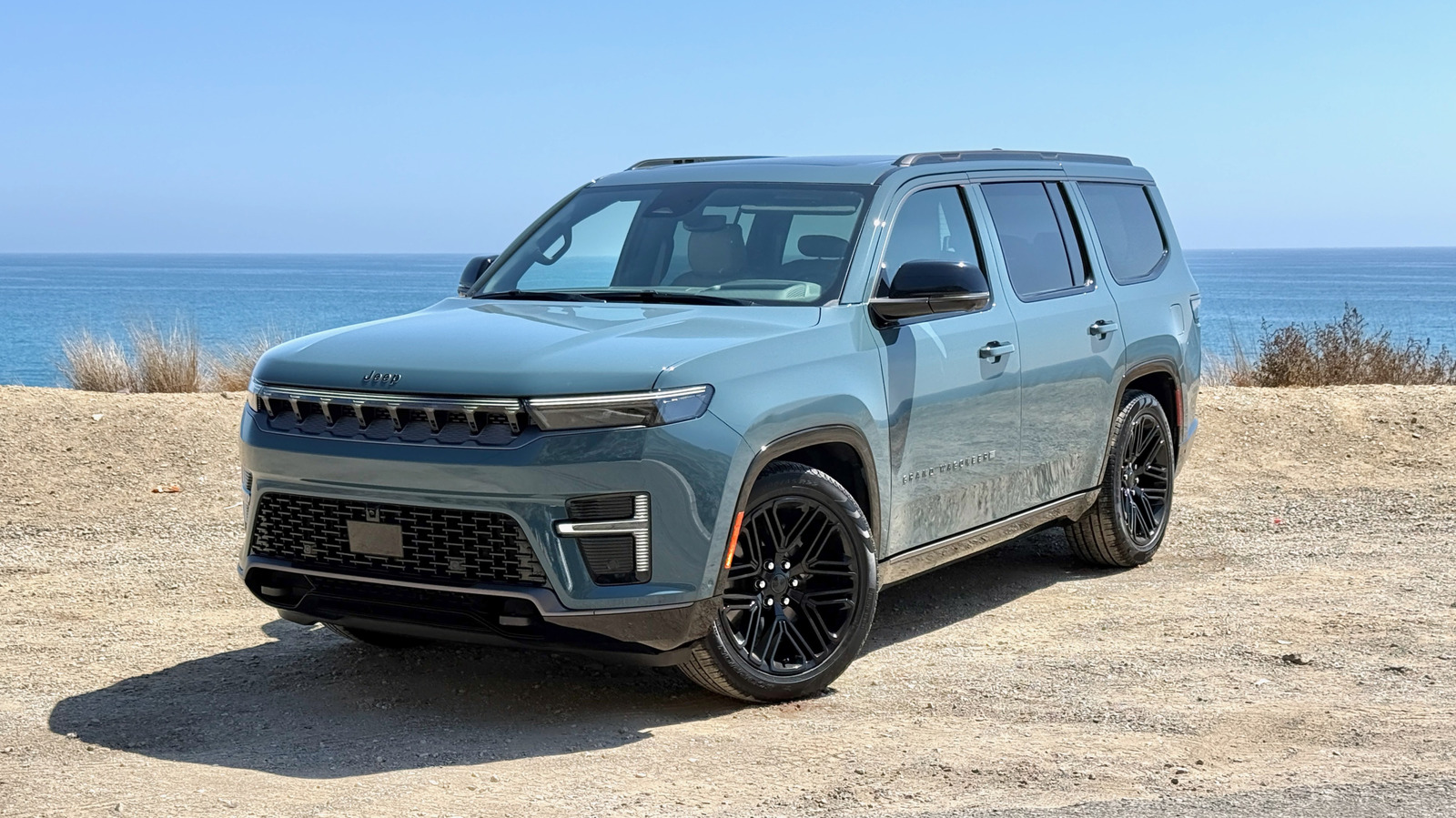 Обзор Jeep Grand Wagoneer 2026 года: многое может понравиться и гораздо меньше смущать