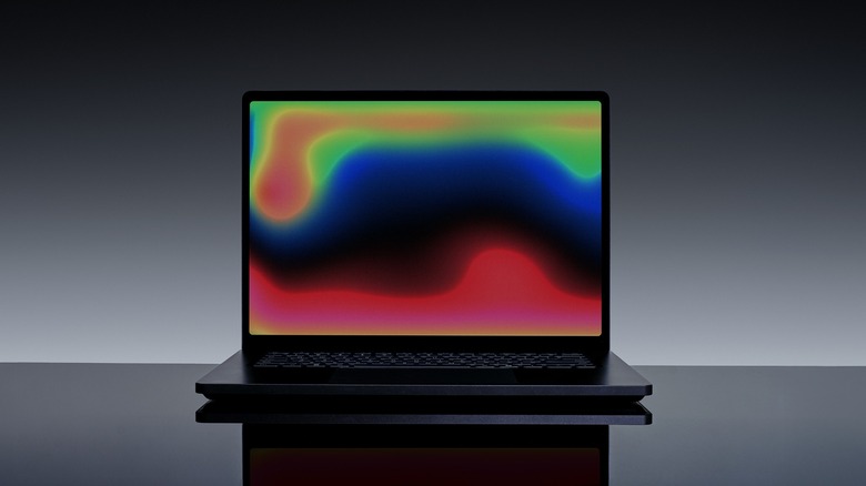 Ноутбук Microsoft Surface Ultra на плоской поверхности