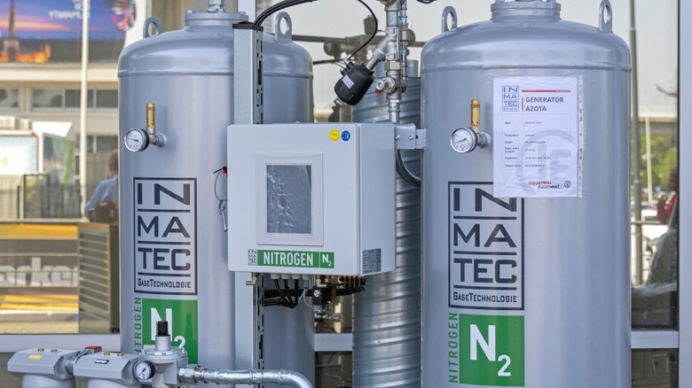 Резервуар-резервуар генератора азотного газа в промышленных условиях на открытом воздухе